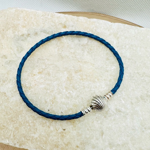 EUC Pandora 598951C01 Turquoise Braided Leather Bracelet w/ Silver Shell Clasp - Picture 10 of 10